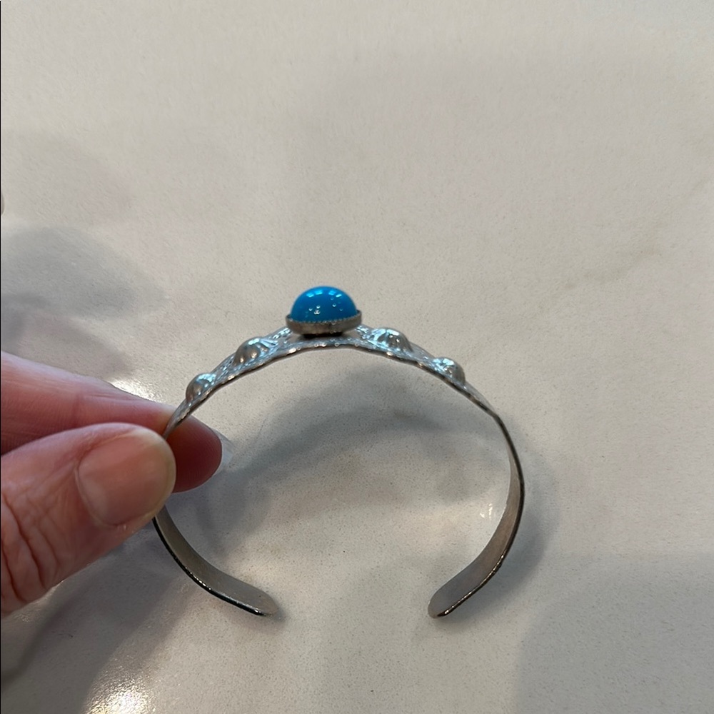 Cuff Bracelet Silver & Turquoise Colored Native Amer Etched Detail Adjustable - Picture 2 of 10